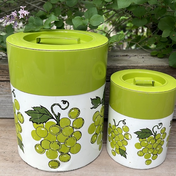 Set of 2 Retro Avocado Green Metal Kitchen Canisters With Grape Motif - Picture 12 of 16